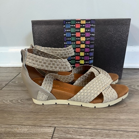 BERNIE MEV Back Zip Honesty Wedge Sandals Woven Straps Light Gold Size 41 - Picture 1 of 5